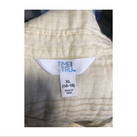 Cream Quarter Button-Up Tanktop - Picture 5 of 5